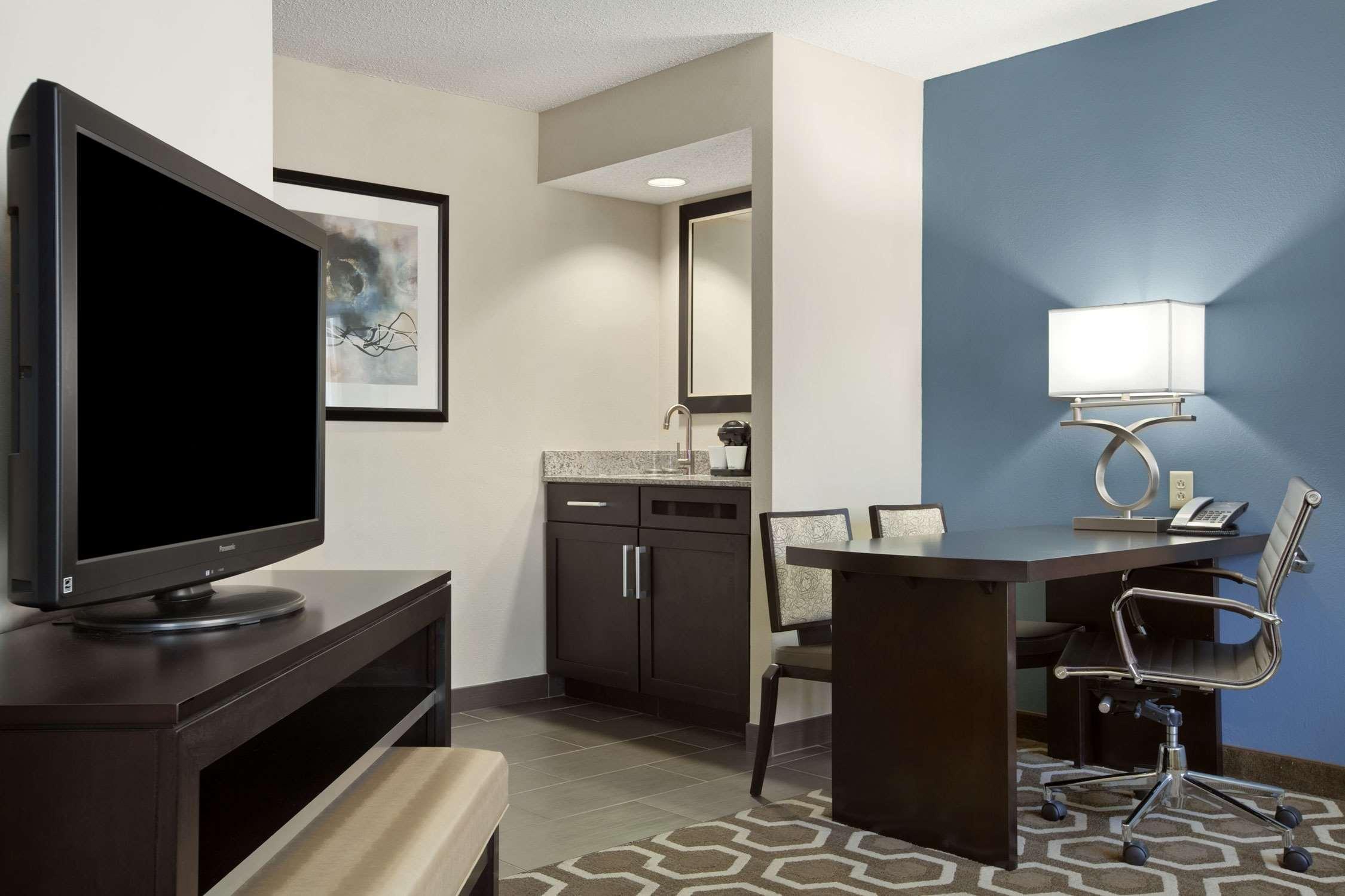 Embassy Suites By Hilton St Louis Airport Bridgeton Rom bilde