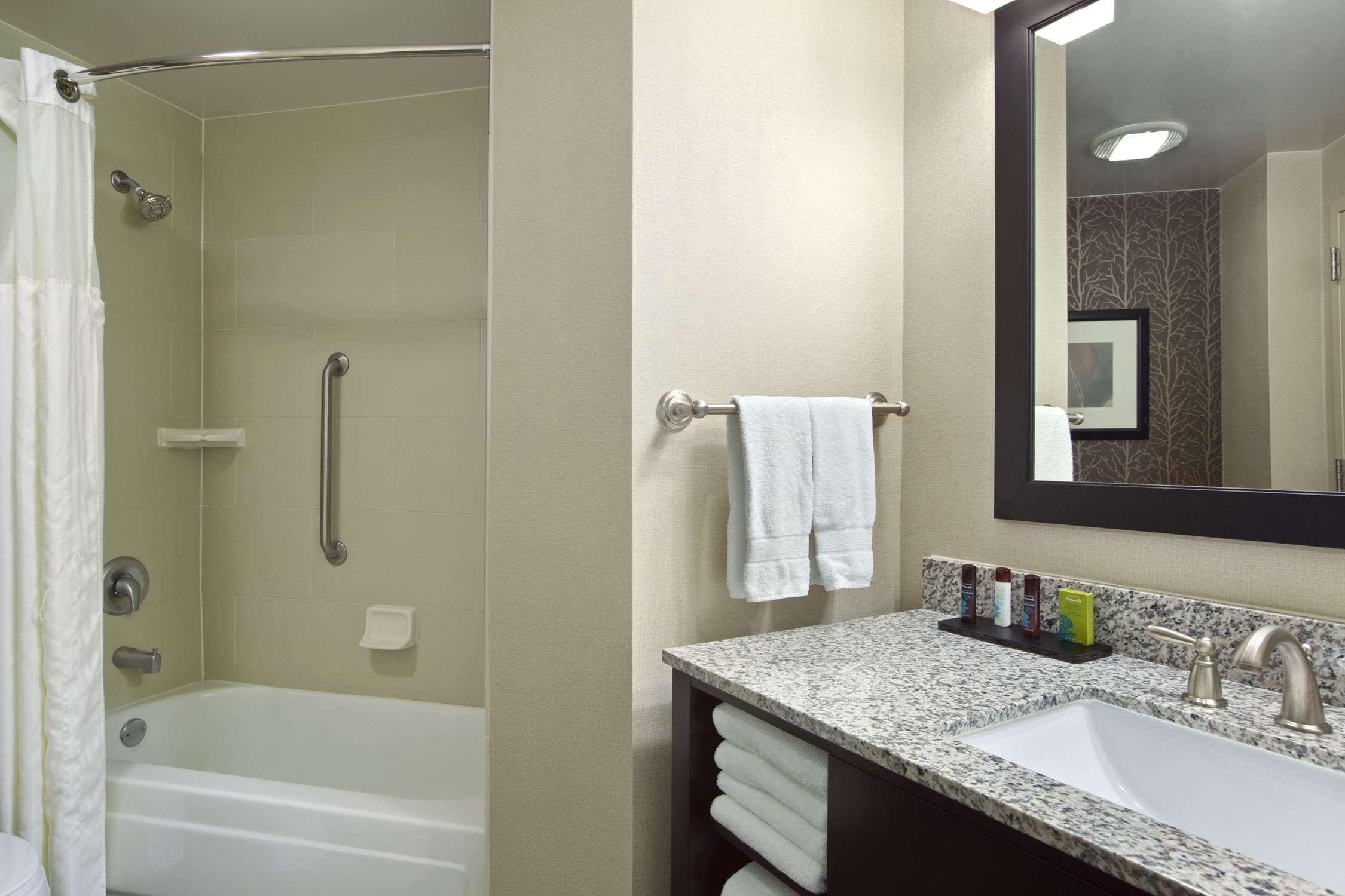Embassy Suites By Hilton St Louis Airport Bridgeton Rom bilde