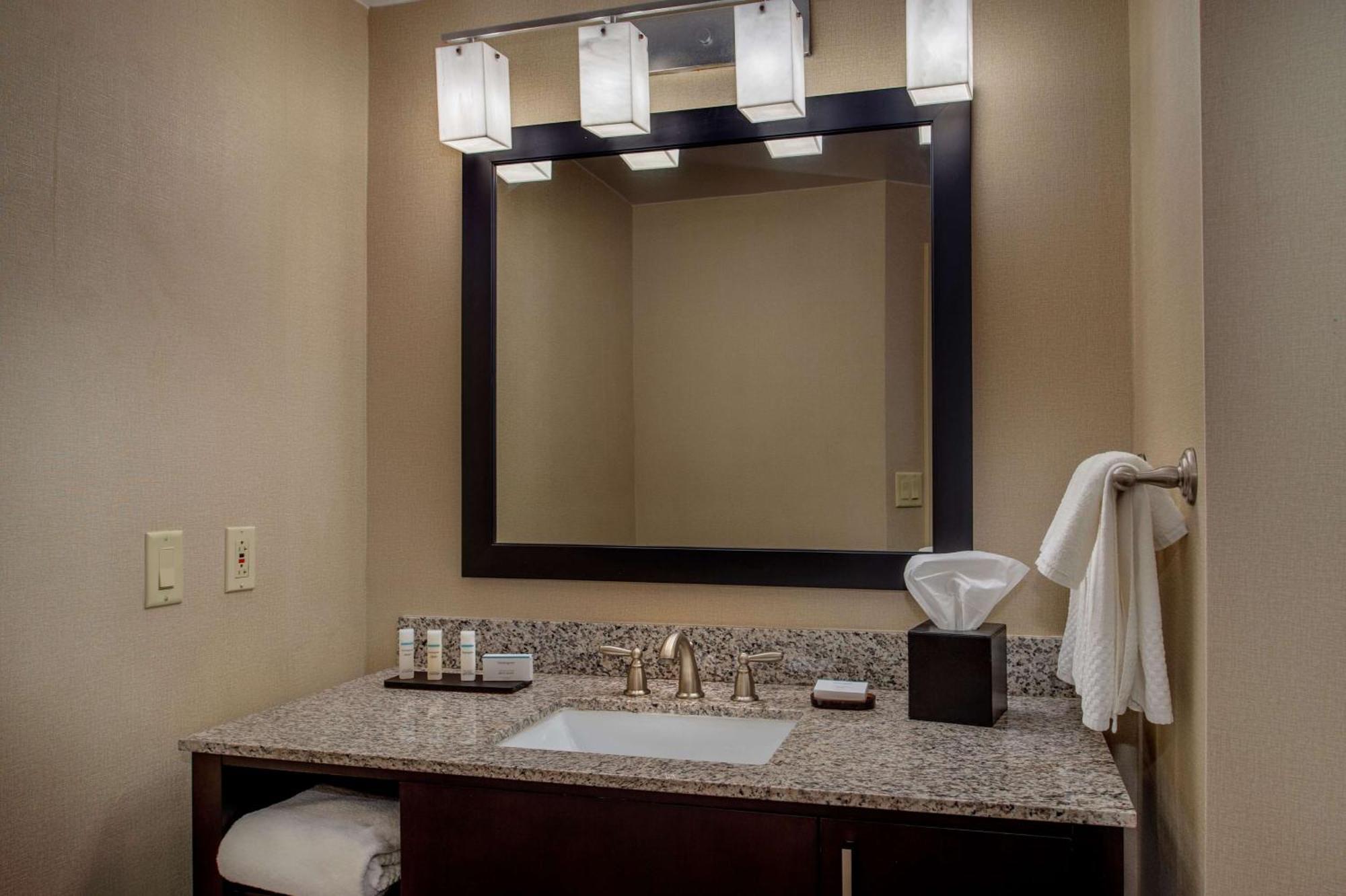 Embassy Suites By Hilton St Louis Airport Bridgeton Eksteriør bilde