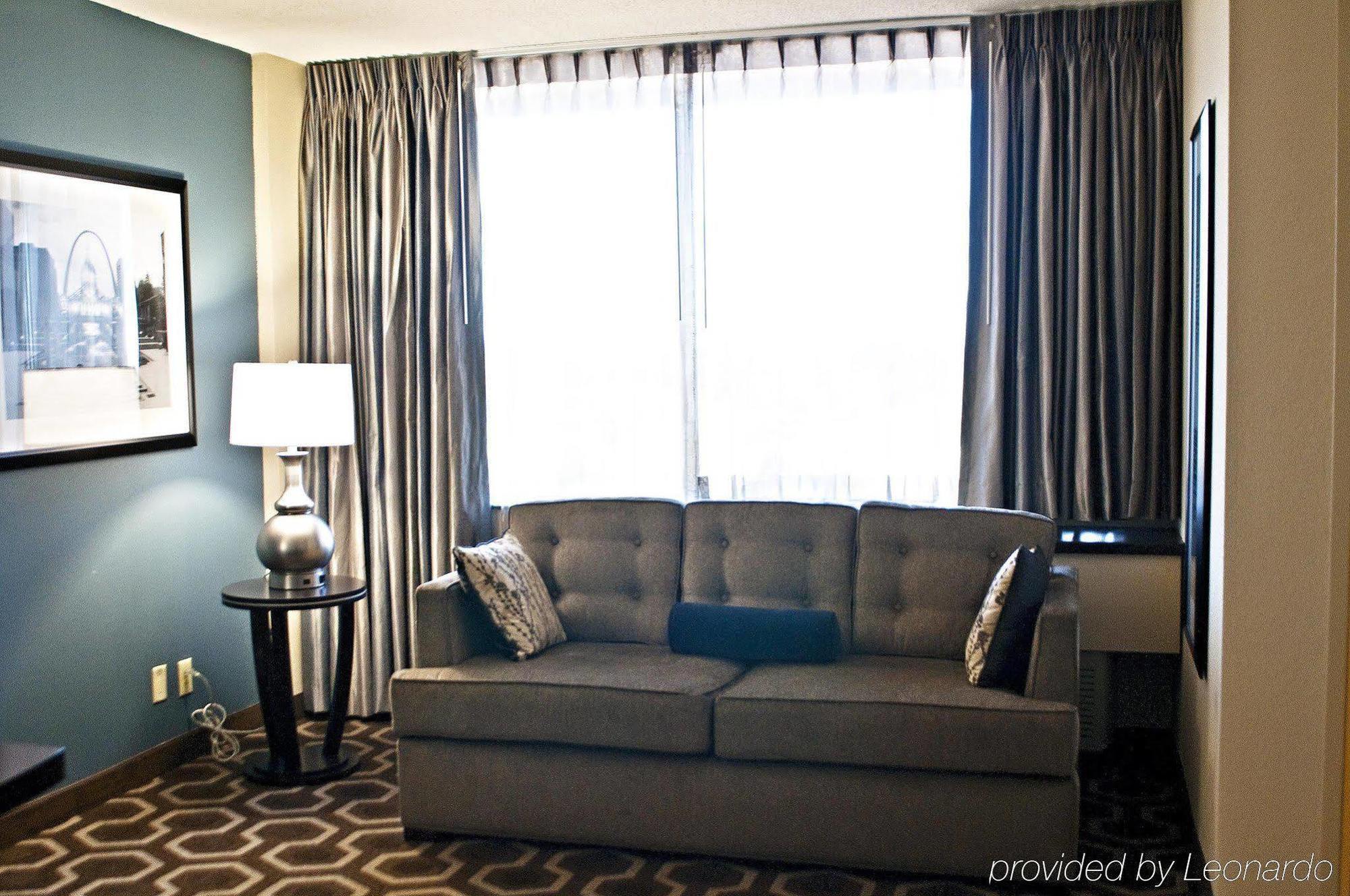 Embassy Suites By Hilton St Louis Airport Bridgeton Rom bilde